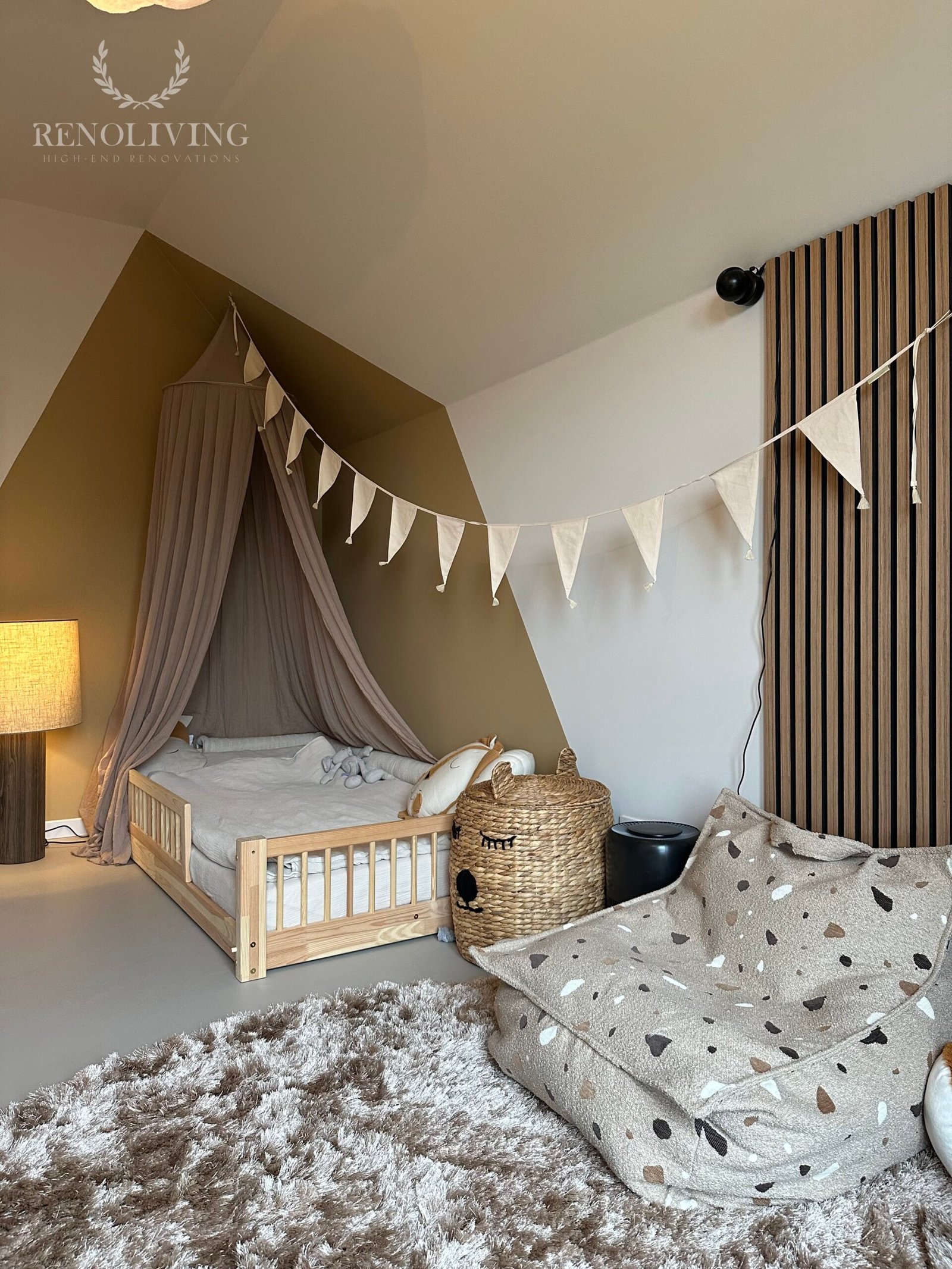 Comfortabele vergaderruimte met modern maatwerk.