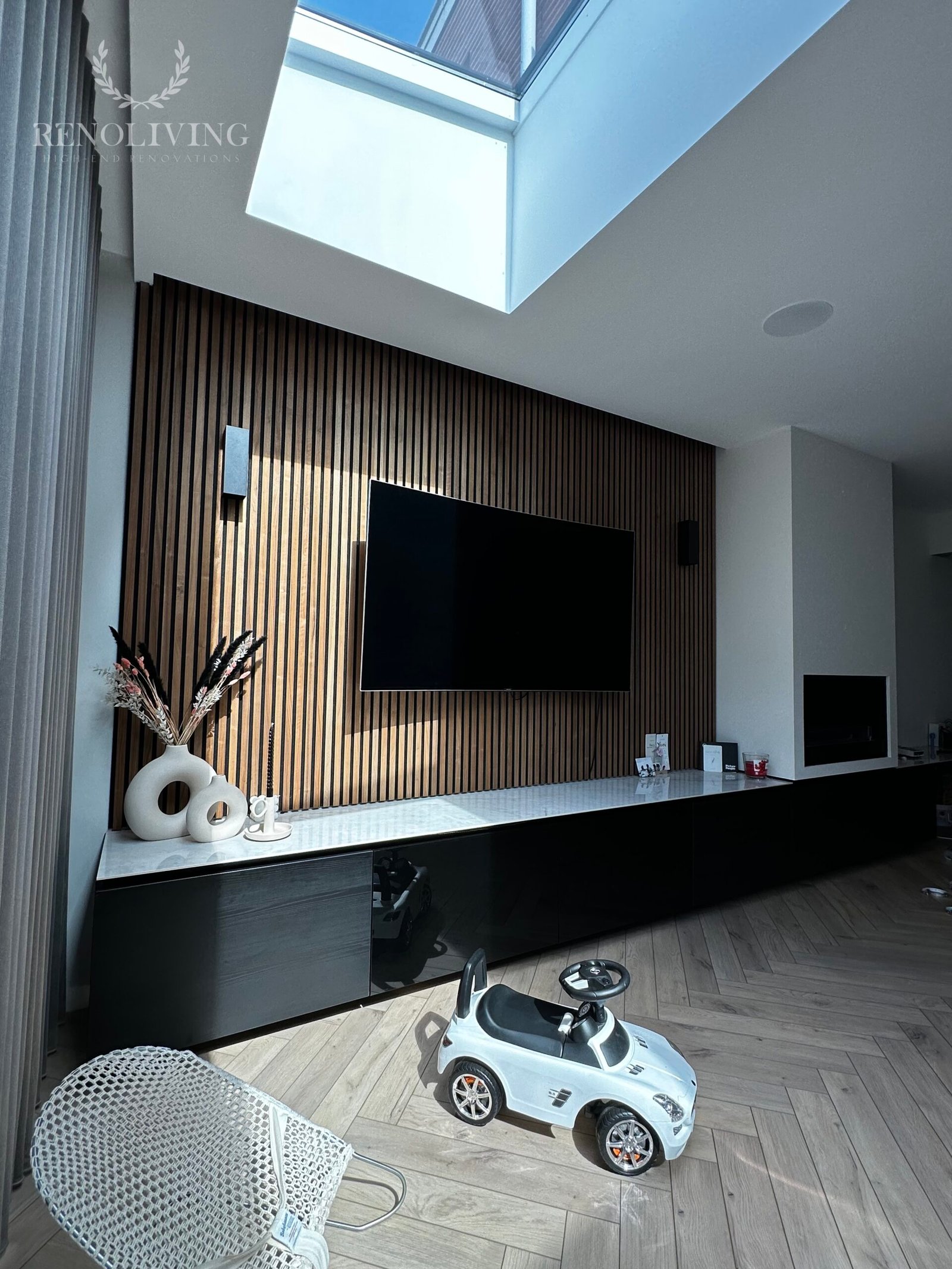 Architectonisch trappenhuis in een luxe villa.