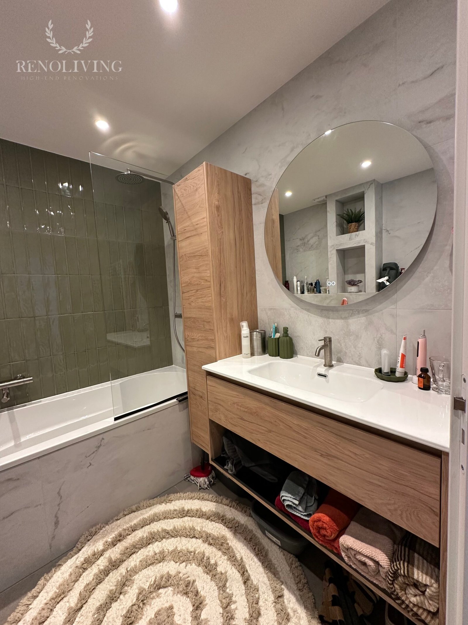 Natuurstenen vloer met vloerverwarming in een villa.